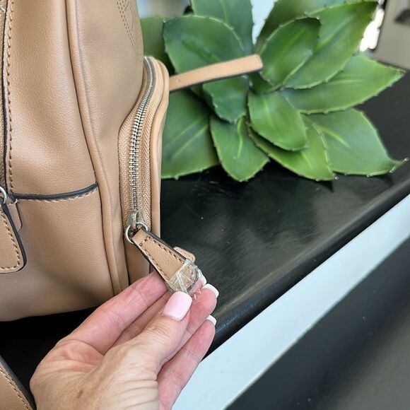 New Guess vegan leather, backpack, diaper bag neutral shoulder purse handbag - Picture 9 of 12